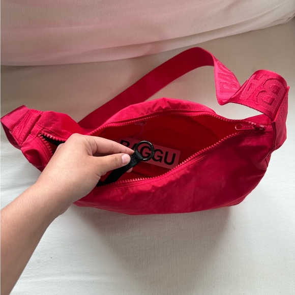 BAGGU CANDY APPLE Medium Crossbody Bag - Picture 3 of 5